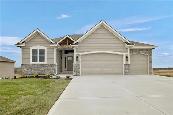 17507 Grey Hawke Ridge, Smithville, MO 64089