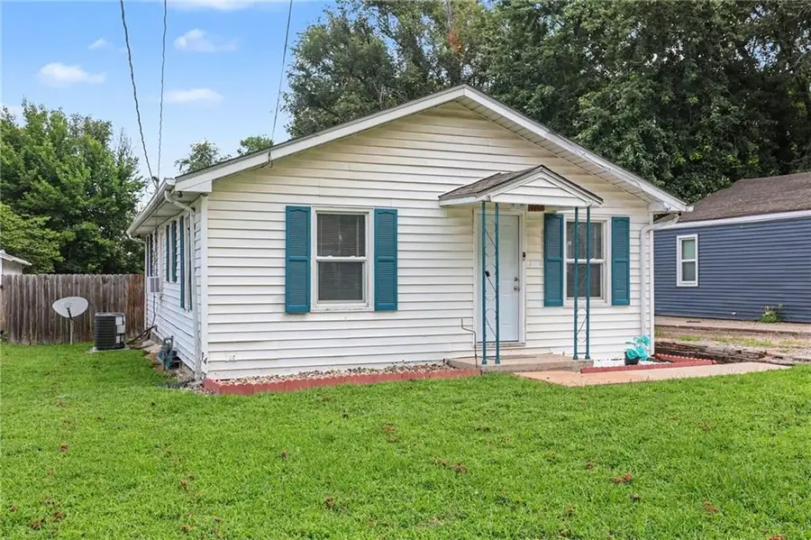 307 W Walter Lane, Saint Joseph, MO 64504 - #3