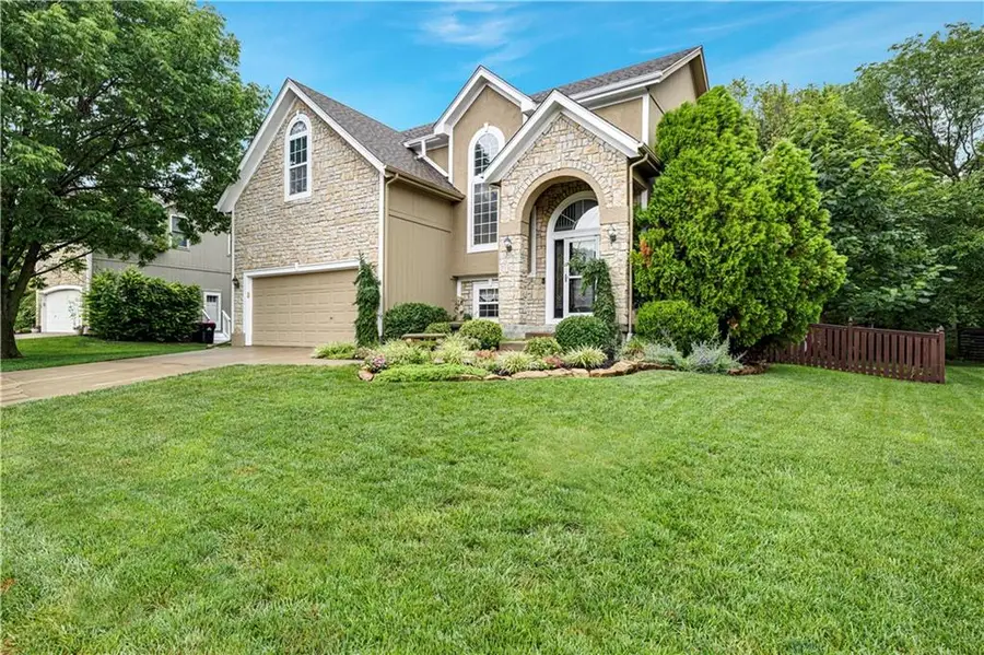 21612 W 61 Street, Shawnee, KS 66218 - #3