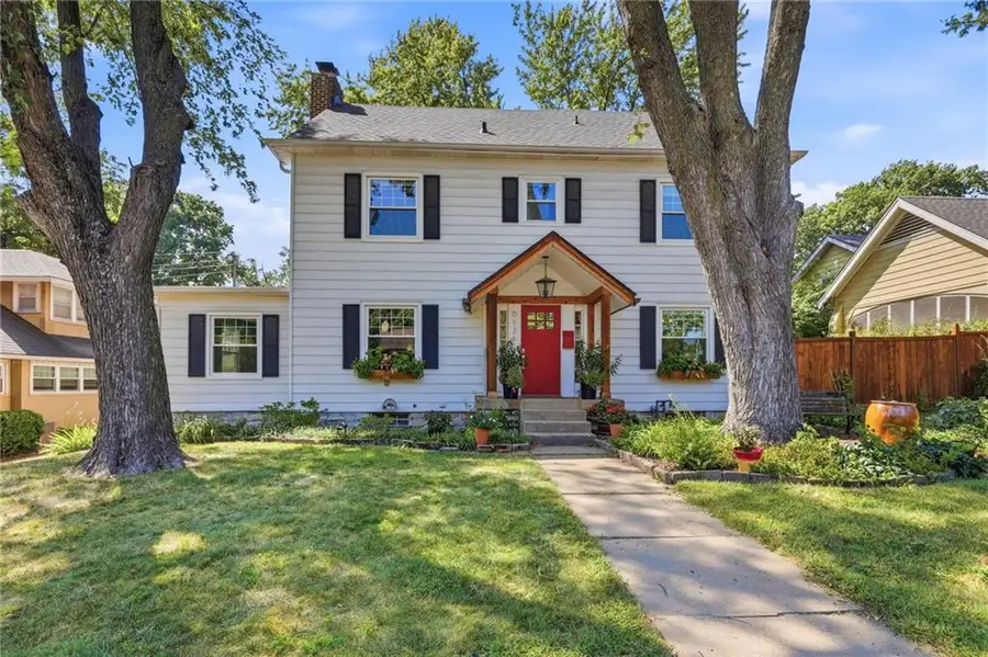 6124 Oak Street, Kansas City, MO 64113 - #2