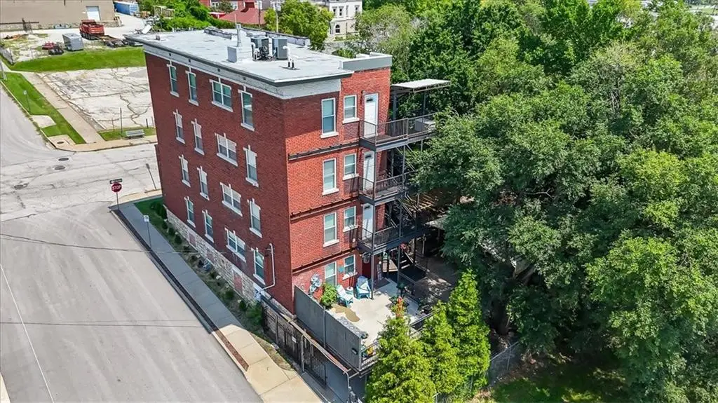 1401 E 11th Street, Kansas City, MO 64106 - #1