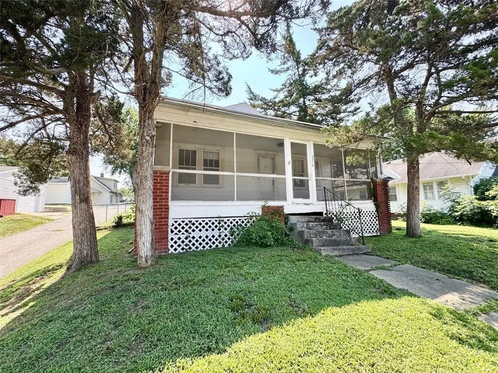 2319 W Circle Drive, Saint Joseph, MO 64505 - #1