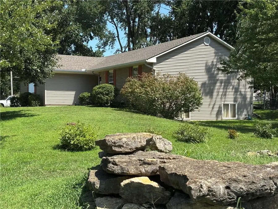105 W South Street, Spring Hill, KS 66083 - #2