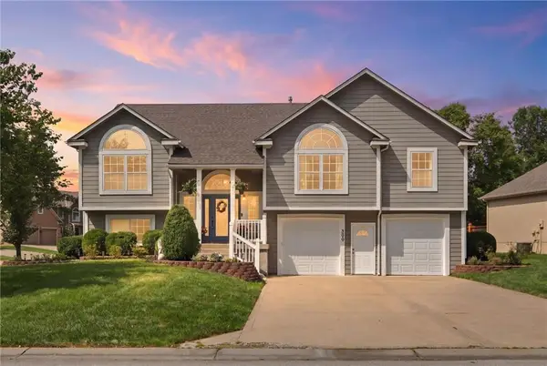 806 SW 34th Terrace, Lee's Summit, MO 64082