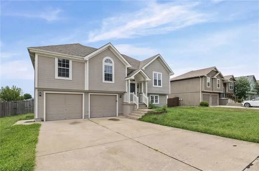 712 S Sunset Lane, Raymore, MO 64083 - #2
