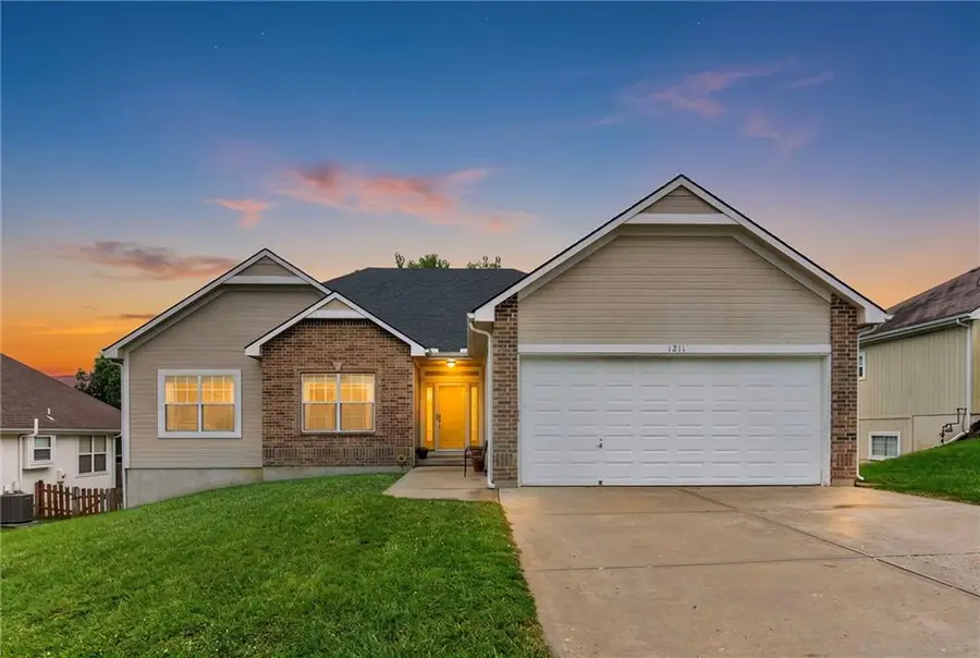 1211 NW Baytree Drive, Grain Valley, MO 64029 - #2