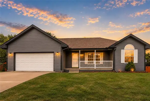 806 Garnet Circle, Smithville, MO 64089