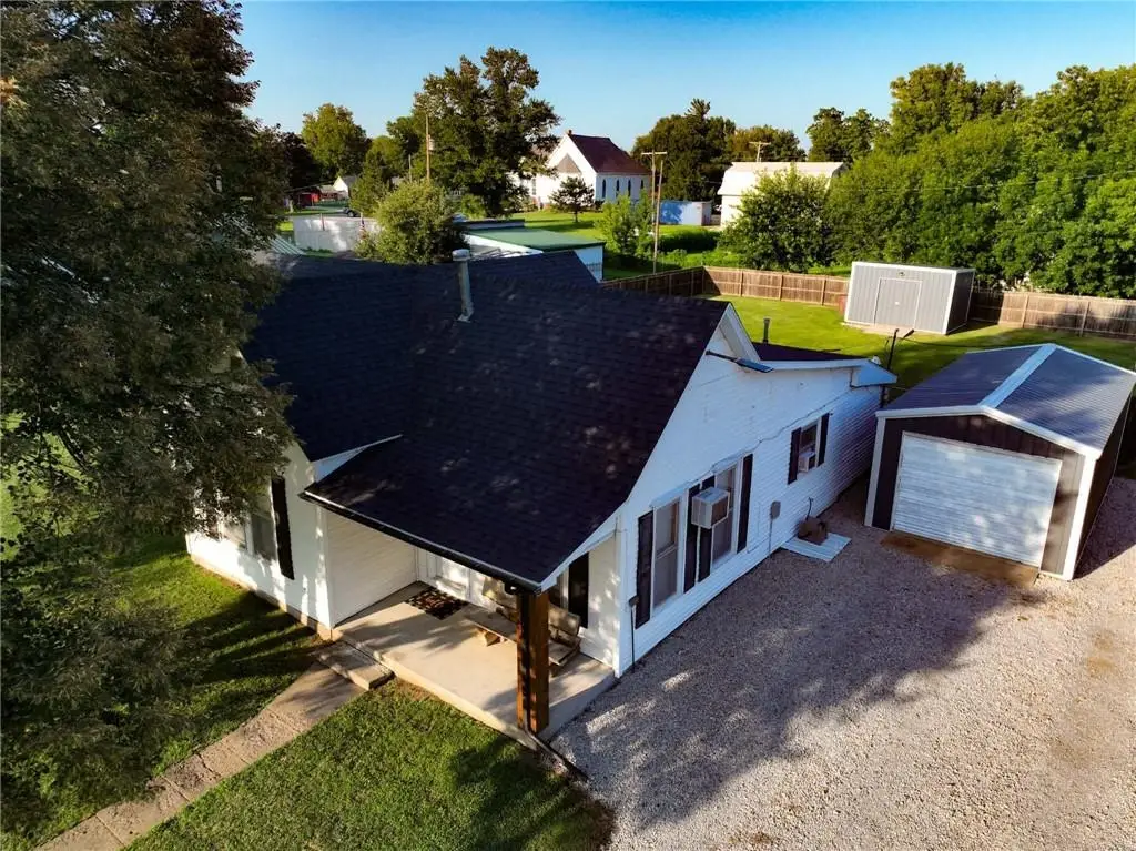 312 S Sycamore Street, Fairview, KS 66425 - #1