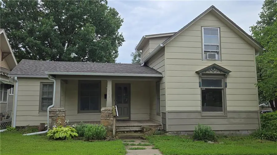 501 E Piankishaw Street, Paola, KS 66071 - #2