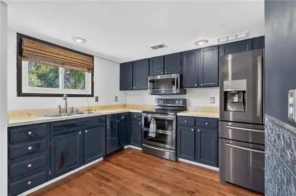 10913 Rosehill Road, Overland Park, KS 66210