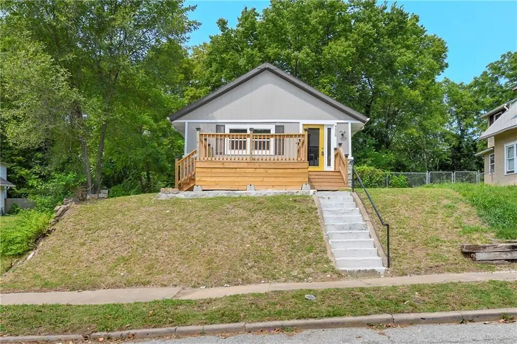 4526 Park Avenue, Kansas City, MO 64130 - #1