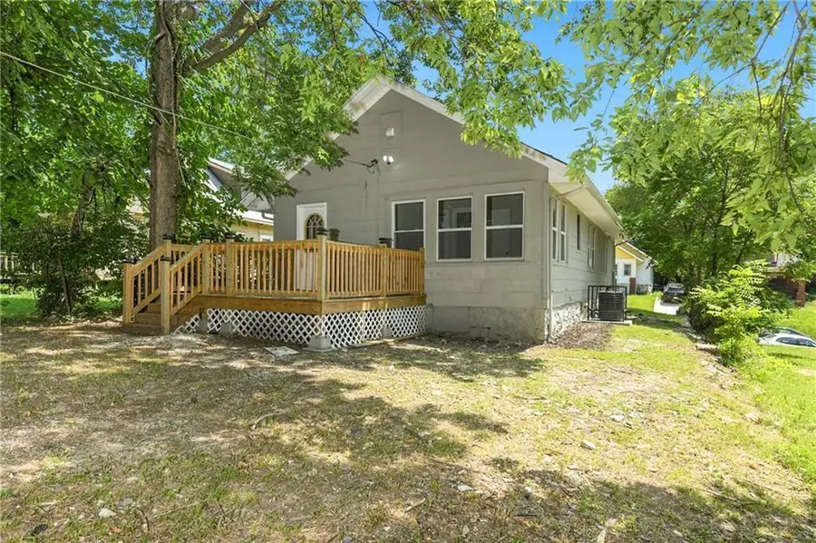 4526 Park Avenue, Kansas City, MO 64130 - #3