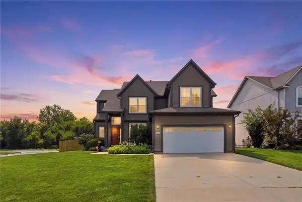 15462 S Hillside Street, Olathe, KS 66062