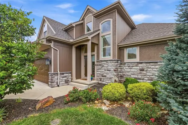 16503 S Parkwood Street, Olathe, KS 66062
