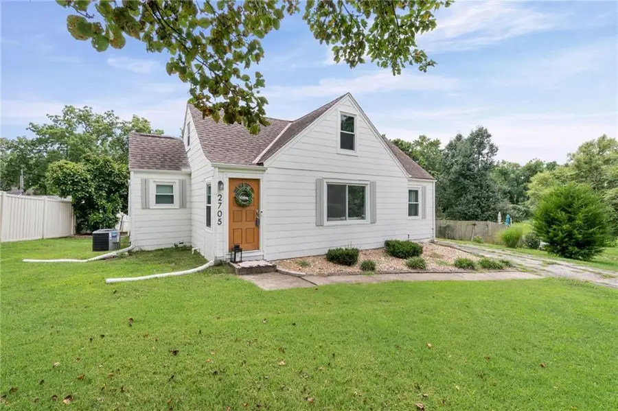 2705 Beverly Circle, Independence, MO 64052 - #3