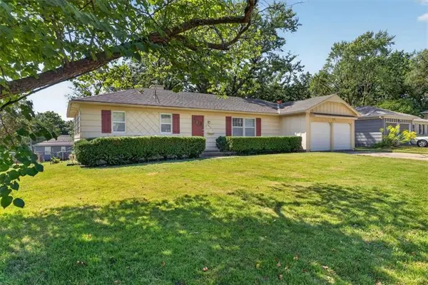 5913 W 101st Place, Overland Park, KS 66207