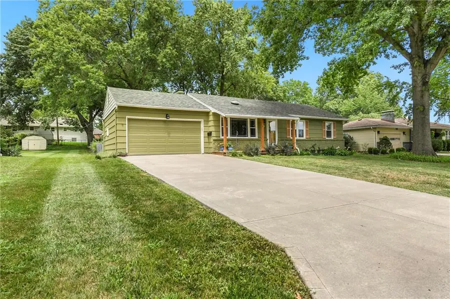 9900 E 77th Street, Raytown, MO 64138 - #3
