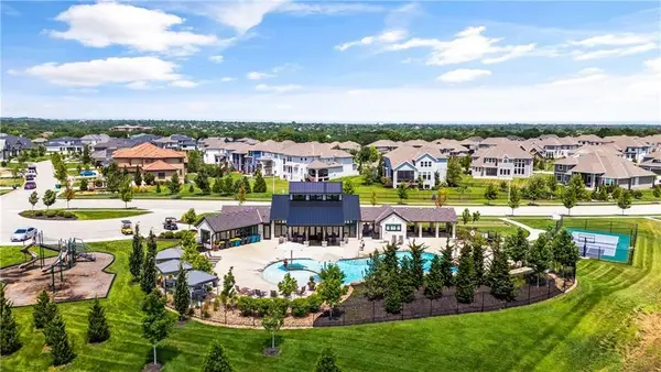 3945 W 158th Place, Overland Park, KS 66224