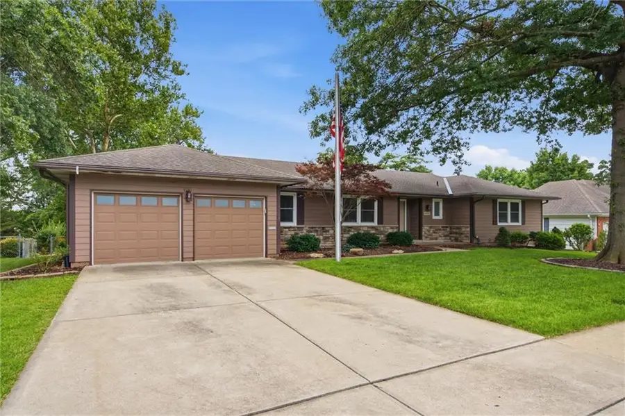 6901 W 101st Terrace, Overland Park, KS 66212 - #2