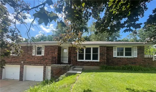 7724 NW Eastside Drive, Weatherby Lake, MO 64152