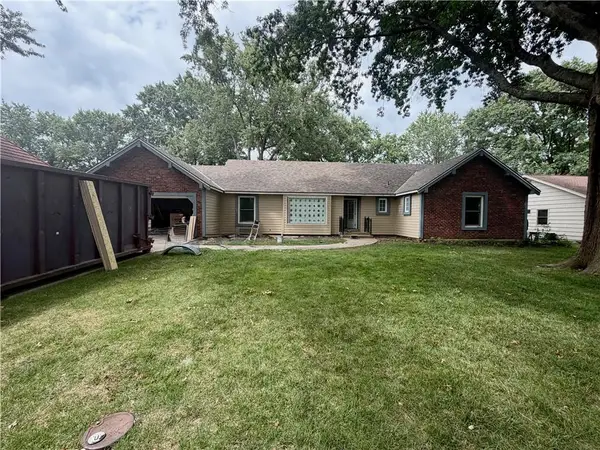 7700 W 98th Terrace, Overland Park, KS 66212
