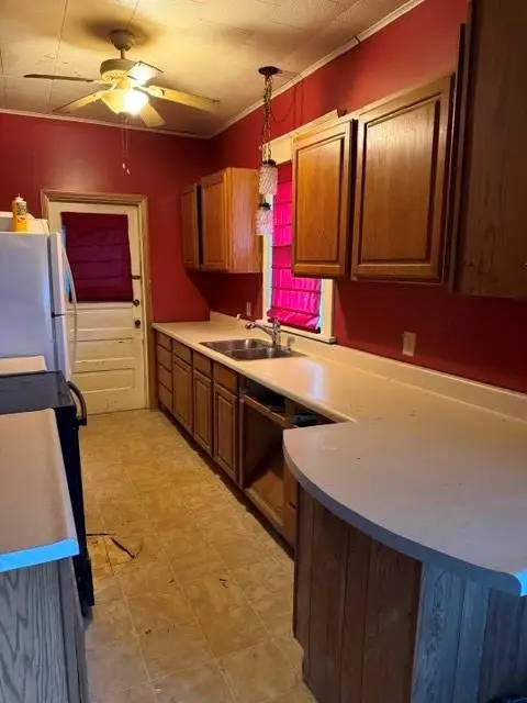 309 S 22nd Street, Parsons, KS 67357 - #3