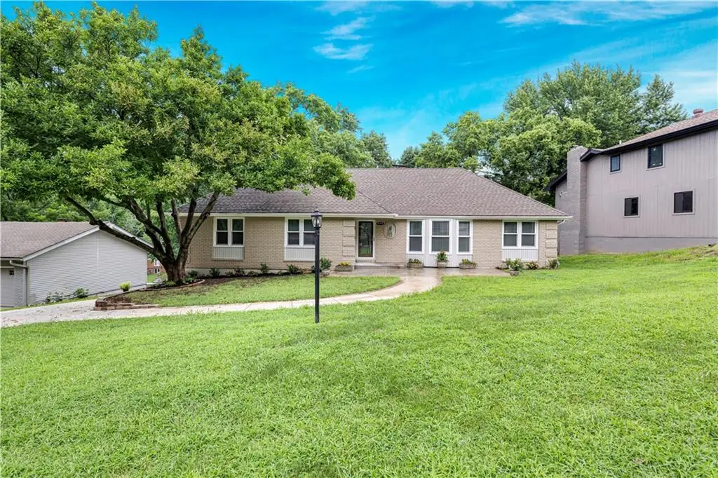404 NW Briarcliff Road, Kansas City, MO 64116 - #1