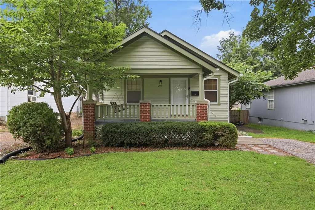 211 W 77th Terrace, Kansas City, MO 64114 - #1