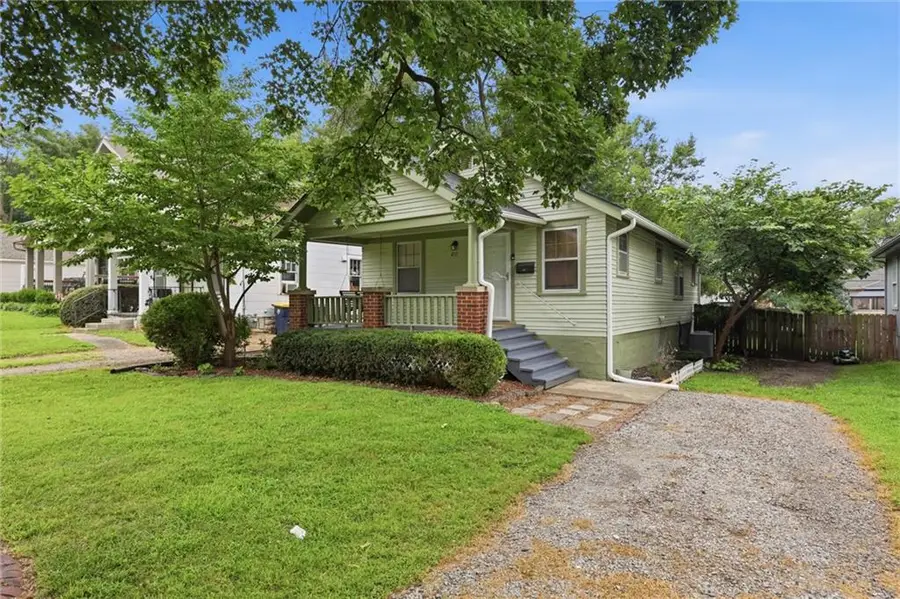 211 W 77th Terrace, Kansas City, MO 64114 - #2
