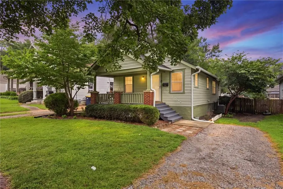 211 W 77th Terrace, Kansas City, MO 64114 - #3