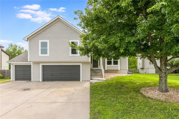 992 Sicklebar Drive, Peculiar, MO 64078