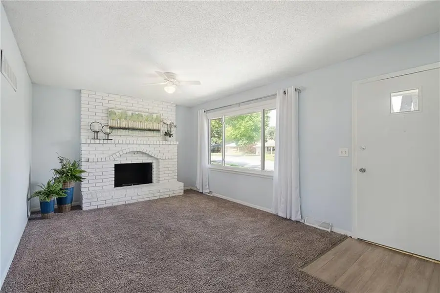 118 E Walnut Street, Blue Springs, MO 64014 - #3