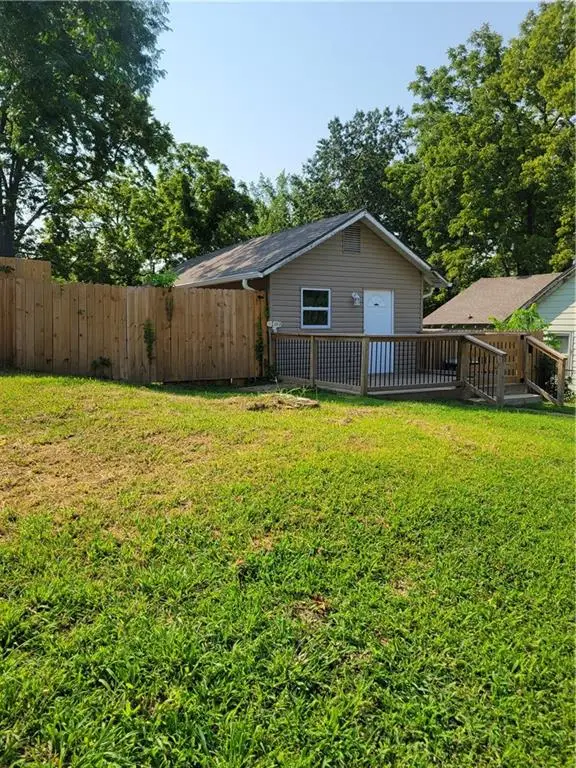 4208 Spruce Avenue, Kansas City, MO 64130 - #2