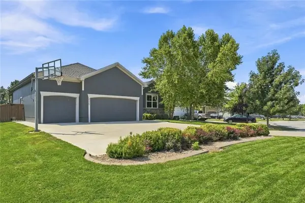 25069 W 150th Terrace, Olathe, KS 66061