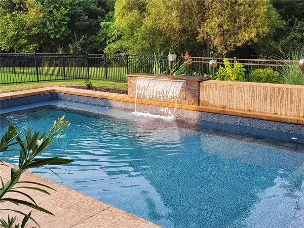 400 Mill Creek Drive, Lee's Summit, MO 64063