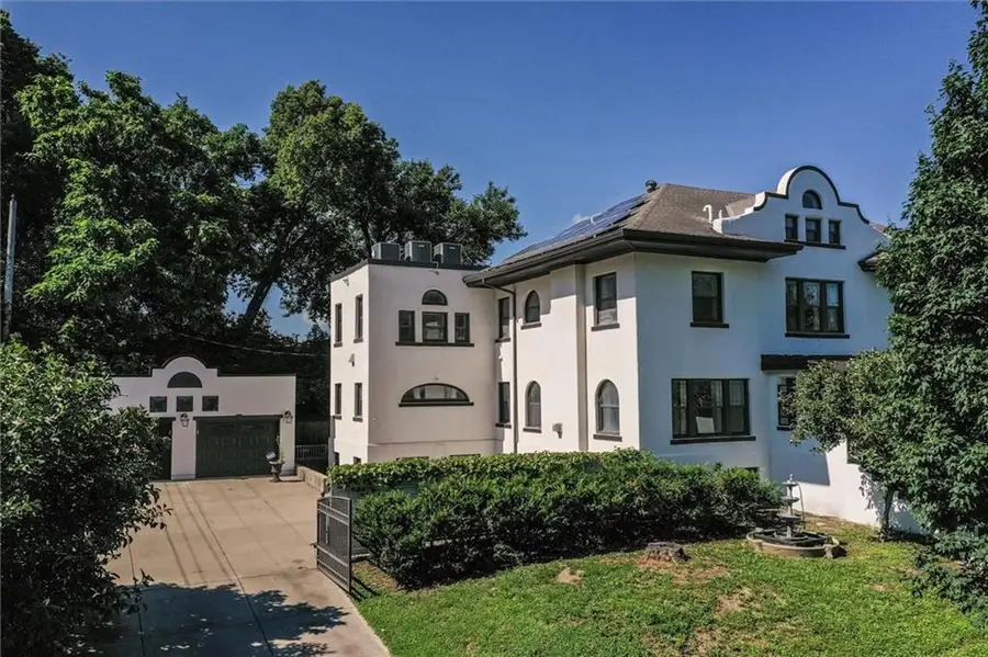401 E 36th Street, Kansas City, MO 64109 - #2
