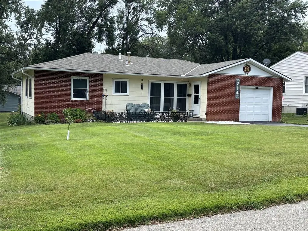 714 W Thompson Street, Maryville, MO 64468 - #1