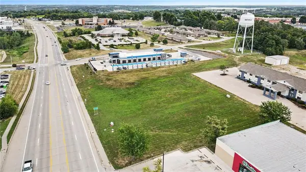 000 N 169 Highway, Smithville, MO 64089