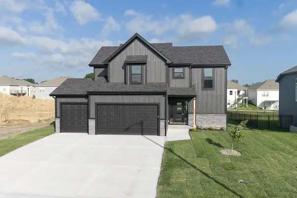 136 Brookwood Street, Lansing, KS 66043