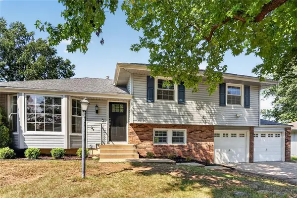 814 NE Mulberry Street, Lee's Summit, MO 64086