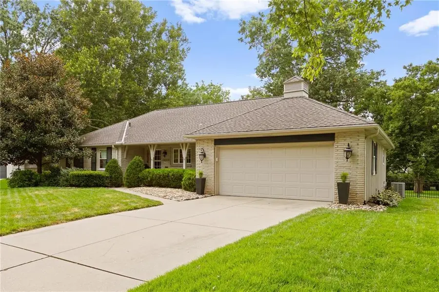 8024 Cherokee Lane, Leawood, KS 66206 - #3