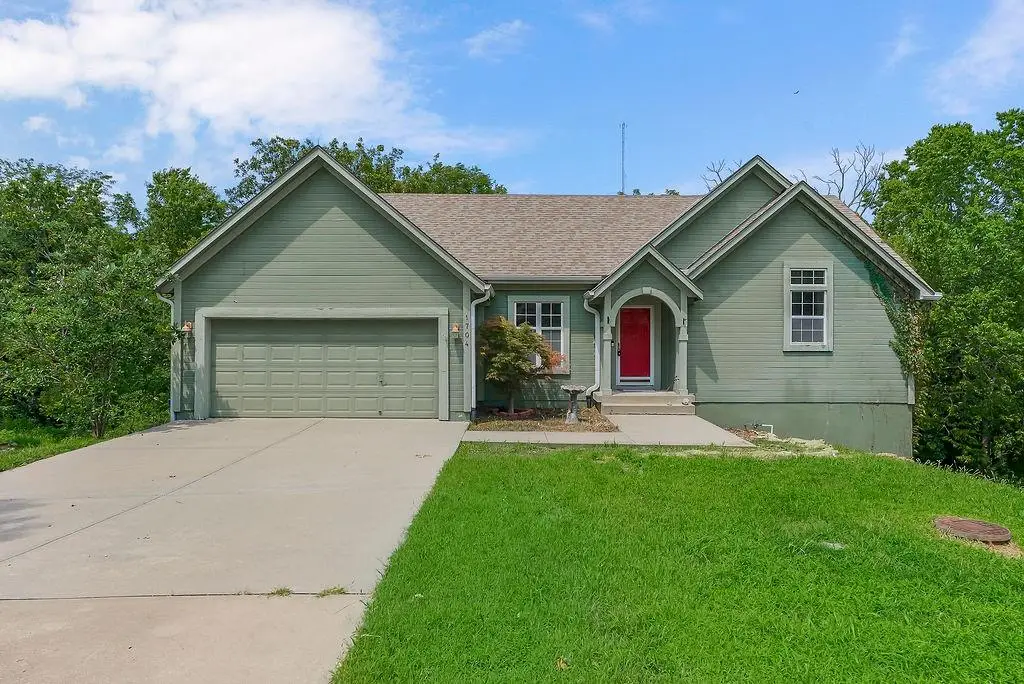 1704 Hunter Drive, Olathe, KS 66061 - #1