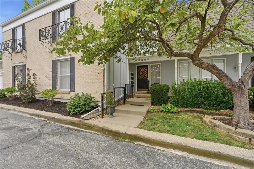 8721 Riggs Lane, Overland Park, KS 66212 - #1