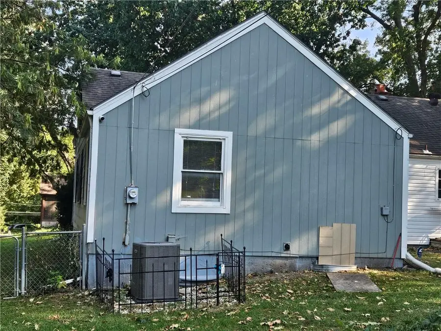 2318 NE Pence Avenue, Kansas City, MO 64118 - #3