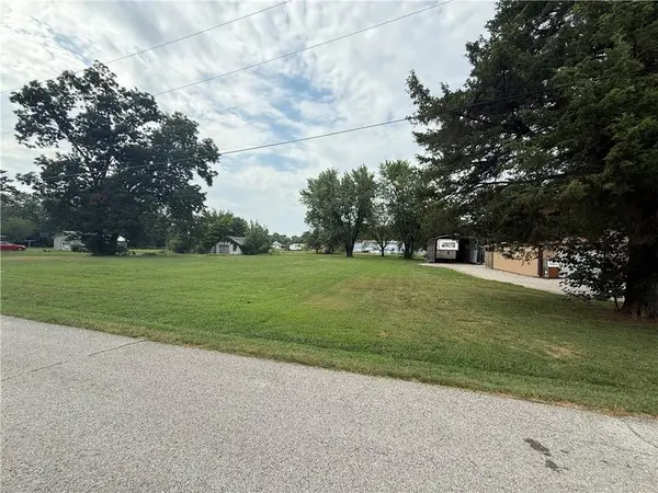 W Perry Street, Arma, KS 66762