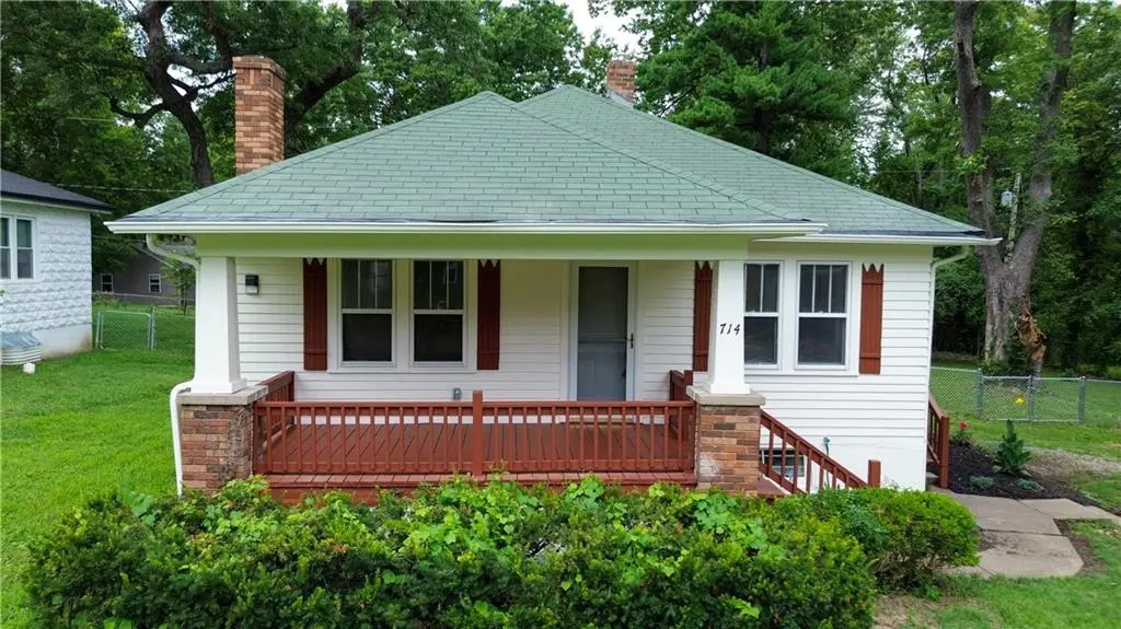 714 E Gudgell Avenue, Independence, MO 64055 - #1