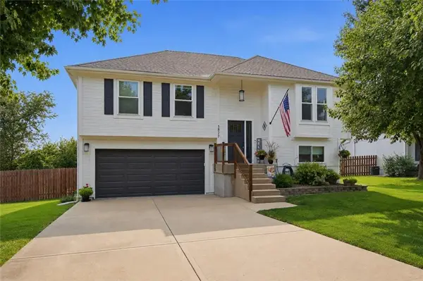 5827 Meadowsweet Lane, Shawnee, KS 66226