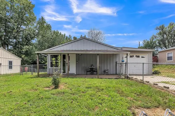 4904 Shawnee Road, St Joseph, MO 64503