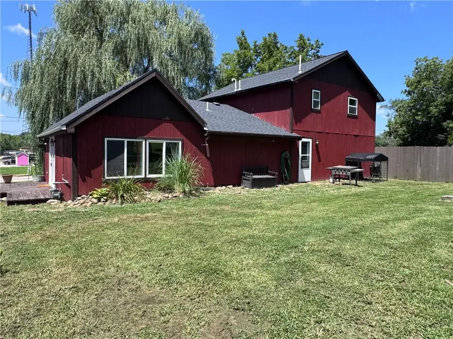 909 Linn Street, Valley Falls, KS 66088 - #2
