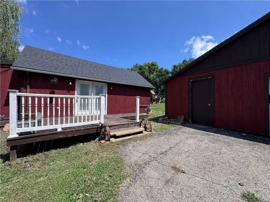 909 Linn Street, Valley Falls, KS 66088 - #3